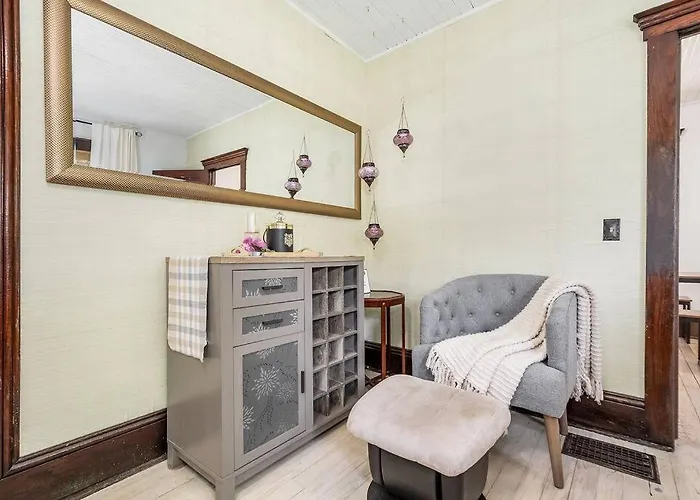 Mountain Serene Views And Creek-Side Charm - Pet Friendly