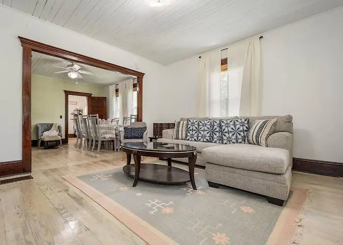 Mountain Serene Views And Creek-Side Charm - Pet Friendly