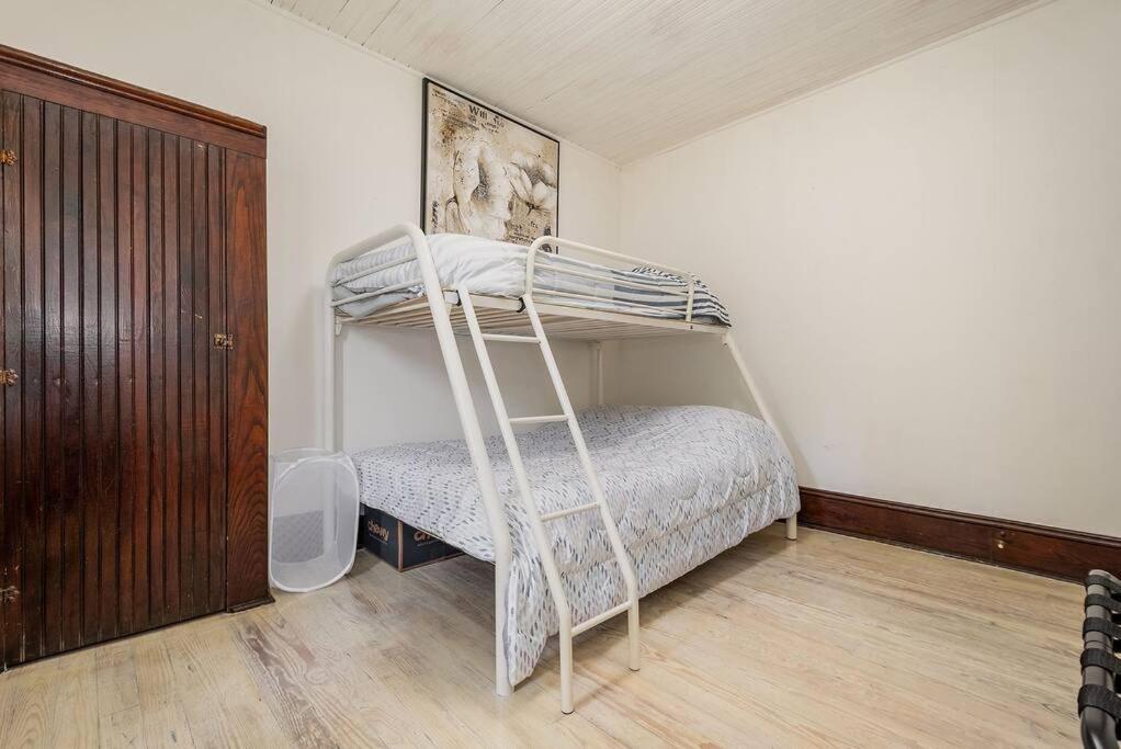 Holiday home Mountain Serene Views And Creek-side Charm - Pet Friendly *